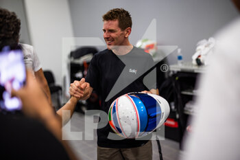 2021-11-04 - Helmet gift with special painting from Anthony Davidson's teammates before his retirement 38 Gonzalez Roberto (mex), Da Costa Antonio Felix (prt), Davidson Anthony (gbr), Jota, Oreca 07 - Gibson, portrait during the 8 Hours of Bahrain, 6th round of the 2021 FIA World Endurance Championship, FIA WEC, on the Bahrain International Circuit, from November 4 to 6, 2021 in Sakhir, Bahrain - 8 HOURS OF BAHRAIN, 6TH ROUND OF THE 2021 FIA WORLD ENDURANCE CHAMPIONSHIP, FIA WEC - ENDURANCE - MOTORS