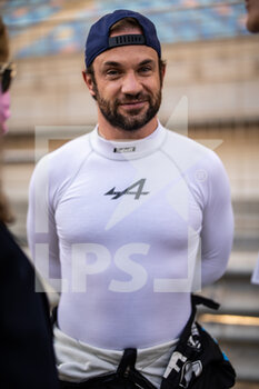 2021-11-06 - Lapierre Nicolas (fra), Alpine Elf Matmut, Alpine A480 - Gibson, portrait starting grid, grille de depart, during the 8 Hours of Bahrain, 6th round of the 2021 FIA World Endurance Championship, FIA WEC, on the Bahrain International Circuit, from November 4 to 6, 2021 in Sakhir, Bahrain - 8 HOURS OF BAHRAIN, 6TH ROUND OF THE 2021 FIA WORLD ENDURANCE CHAMPIONSHIP, FIA WEC - ENDURANCE - MOTORS