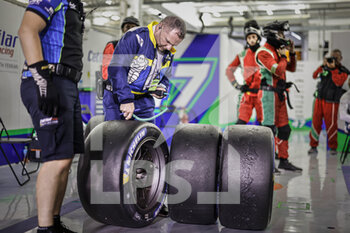 2021-11-06 - MICHELIN ENGINEER during the 8 Hours of Bahrain, 6th round of the 2021 FIA World Endurance Championship, FIA WEC, on the Bahrain International Circuit, from November 4 to 6, 2021 in Sakhir, Bahrain - 8 HOURS OF BAHRAIN, 6TH ROUND OF THE 2021 FIA WORLD ENDURANCE CHAMPIONSHIP, FIA WEC - ENDURANCE - MOTORS