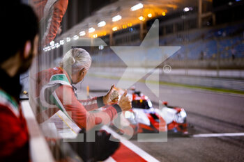 2021-11-06 - 51 Pier Guidi Alessandro (ita), Calado James (gbr), AF Corse, Ferrari 488 GTE Evo, action mechanic, mecanicien during the 8 Hours of Bahrain, 6th round of the 2021 FIA World Endurance Championship, FIA WEC, on the Bahrain International Circuit, from November 4 to 6, 2021 in Sakhir, Bahrain - 8 HOURS OF BAHRAIN, 6TH ROUND OF THE 2021 FIA WORLD ENDURANCE CHAMPIONSHIP, FIA WEC - ENDURANCE - MOTORS