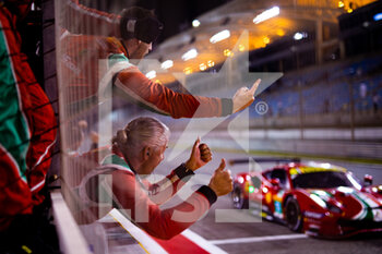 2021-11-06 - 51 Pier Guidi Alessandro (ita), Calado James (gbr), AF Corse, Ferrari 488 GTE Evo, action mechanic, mecanicien during the 8 Hours of Bahrain, 6th round of the 2021 FIA World Endurance Championship, FIA WEC, on the Bahrain International Circuit, from November 4 to 6, 2021 in Sakhir, Bahrain - 8 HOURS OF BAHRAIN, 6TH ROUND OF THE 2021 FIA WORLD ENDURANCE CHAMPIONSHIP, FIA WEC - ENDURANCE - MOTORS