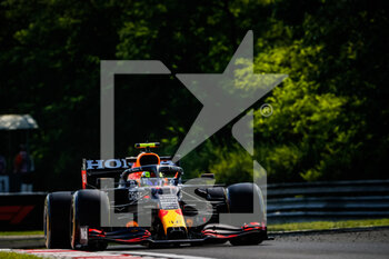 2021-07-30 - 11 PEREZ Sergio (mex), Red Bull Racing Honda RB16B, action during the Formula 1 Magyar Nagydij 2021, Hungarian Grand Prix, 11th round of the 2021 FIA Formula One World Championship from July 30 to August 1, 2021 on the Hungaroring, in Mogyorod, near Budapest, Hungary - Photo Antonin Vincent / DPPI - FORMULA 1 MAGYAR NAGYDIJ 2021, HUNGARIAN GRAND PRIX - FORMULA 1 - MOTORS