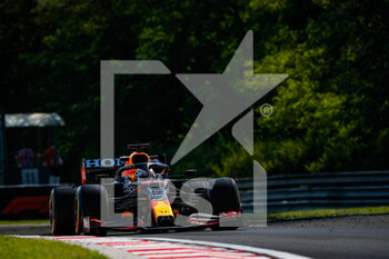 2021-07-30 - VERSTAPPEN Max (ned), Red Bull Racing Honda RB16B, action during the Formula 1 Magyar Nagydij 2021, Hungarian Grand Prix, 11th round of the 2021 FIA Formula One World Championship from July 30 to August 1, 2021 on the Hungaroring, in Mogyorod, near Budapest, Hungary - Photo Antonin Vincent / DPPI - FORMULA 1 MAGYAR NAGYDIJ 2021, HUNGARIAN GRAND PRIX - FORMULA 1 - MOTORS
