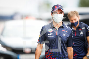 2021-07-31 - PEREZ Sergio (mex), Red Bull Racing Honda RB16B, portrait during the Formula 1 Magyar Nagydij 2021, Hungarian Grand Prix, 11th round of the 2021 FIA Formula One World Championship from July 30 to August 1, 2021 on the Hungaroring, in Mogyorod, near Budapest, Hungary - Photo Antonin Vincent / DPPI - FORMULA 1 MAGYAR NAGYDIJ 2021, HUNGARIAN GRAND PRIX - FORMULA 1 - MOTORS