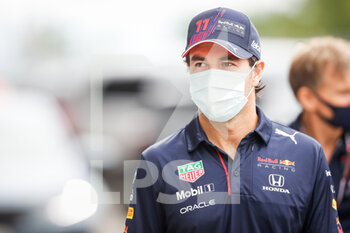 2021-07-31 - PEREZ Sergio (mex), Red Bull Racing Honda RB16B, portrait during the Formula 1 Magyar Nagydij 2021, Hungarian Grand Prix, 11th round of the 2021 FIA Formula One World Championship from July 30 to August 1, 2021 on the Hungaroring, in Mogyorod, near Budapest, Hungary - Photo Antonin Vincent / DPPI - FORMULA 1 MAGYAR NAGYDIJ 2021, HUNGARIAN GRAND PRIX - FORMULA 1 - MOTORS