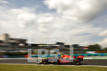 2021-07-31 - 11 PEREZ Sergio (mex), Red Bull Racing Honda RB16B, action during the Formula 1 Magyar Nagydij 2021, Hungarian Grand Prix, 11th round of the 2021 FIA Formula One World Championship from July 30 to August 1, 2021 on the Hungaroring, in Mogyorod, near Budapest, Hungary - Photo DPPI - FORMULA 1 MAGYAR NAGYDIJ 2021, HUNGARIAN GRAND PRIX - FORMULA 1 - MOTORS