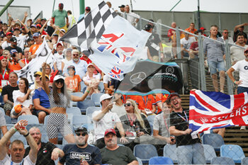 2021-08-01 - spectators, fans HAMILTON Lewis (gbr), Mercedes AMG F1 GP W12 E Performance, during the Formula 1 Magyar Nagydij 2021, Hungarian Grand Prix, 11th round of the 2021 FIA Formula One World Championship from July 30 to August 1, 2021 on the Hungaroring, in Mogyorod, near Budapest, Hungary - Photo DPPI - FORMULA 1 MAGYAR NAGYDIJ 2021, HUNGARIAN GRAND PRIX - FORMULA 1 - MOTORS