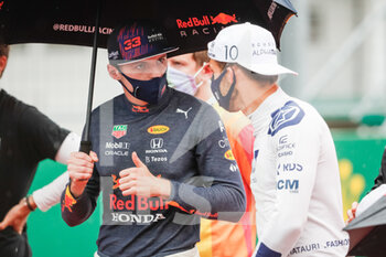 2021-08-01 - VERSTAPPEN Max (ned), Red Bull Racing Honda RB16B, GASLY Pierre (fra), Scuderia AlphaTauri Honda AT02, portrait during the Formula 1 Magyar Nagydij 2021, Hungarian Grand Prix, 11th round of the 2021 FIA Formula One World Championship from July 30 to August 1, 2021 on the Hungaroring, in Mogyorod, near Budapest, Hungary - Photo Antonin Vincent / DPPI - FORMULA 1 MAGYAR NAGYDIJ 2021, HUNGARIAN GRAND PRIX - FORMULA 1 - MOTORS
