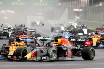 2021-08-01 - crash, accident, start of the race, depart, 33 VERSTAPPEN Max (nld), Red Bull Racing Honda RB16B, action during the Formula 1 Magyar Nagydij 2021, Hungarian Grand Prix, 11th round of the 2021 FIA Formula One World Championship from July 30 to August 1, 2021 on the Hungaroring, in Mogyorod, near Budapest, Hungary - Photo DPPI - FORMULA 1 MAGYAR NAGYDIJ 2021, HUNGARIAN GRAND PRIX - FORMULA 1 - MOTORS