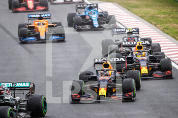 2021-08-01 - start of the race, depart, 33 VERSTAPPEN Max (nld), Red Bull Racing Honda RB16B, action during the Formula 1 Magyar Nagydij 2021, Hungarian Grand Prix, 11th round of the 2021 FIA Formula One World Championship from July 30 to August 1, 2021 on the Hungaroring, in Mogyorod, near Budapest, Hungary - Photo Antonin Vincent / DPPI - FORMULA 1 MAGYAR NAGYDIJ 2021, HUNGARIAN GRAND PRIX - FORMULA 1 - MOTORS