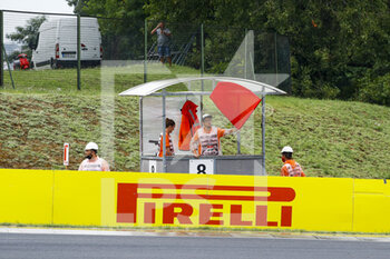 2021-08-01 - Red Flag during the Formula 1 Magyar Nagydij 2021, Hungarian Grand Prix, 11th round of the 2021 FIA Formula One World Championship from July 30 to August 1, 2021 on the Hungaroring, in Mogyorod, near Budapest, Hungary - Photo Xavi Bonilla / DPPI - FORMULA 1 MAGYAR NAGYDIJ 2021, HUNGARIAN GRAND PRIX - FORMULA 1 - MOTORS
