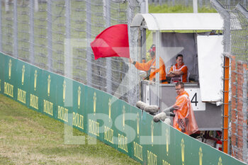 2021-08-01 - Red flag during the Formula 1 Magyar Nagydij 2021, Hungarian Grand Prix, 11th round of the 2021 FIA Formula One World Championship from July 30 to August 1, 2021 on the Hungaroring, in Mogyorod, near Budapest, Hungary - Photo Xavi Bonilla / DPPI - FORMULA 1 MAGYAR NAGYDIJ 2021, HUNGARIAN GRAND PRIX - FORMULA 1 - MOTORS