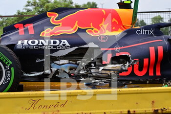 2021-08-01 - 11 PEREZ Sergio (mex), Red Bull Racing Honda RB16B, action crash, accident, during the Formula 1 Magyar Nagydij 2021, Hungarian Grand Prix, 11th round of the 2021 FIA Formula One World Championship from July 30 to August 1, 2021 on the Hungaroring, in Mogyorod, near Budapest, Hungary - Photo DPPI - FORMULA 1 MAGYAR NAGYDIJ 2021, HUNGARIAN GRAND PRIX - FORMULA 1 - MOTORS