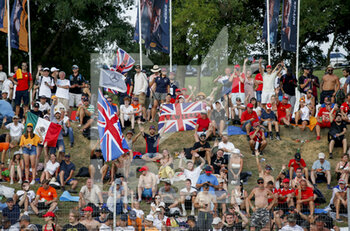 2021-08-01 - spectators, fans during the Formula 1 Magyar Nagydij 2021, Hungarian Grand Prix, 11th round of the 2021 FIA Formula One World Championship from July 30 to August 1, 2021 on the Hungaroring, in Mogyorod, near Budapest, Hungary - Photo DPPI - FORMULA 1 MAGYAR NAGYDIJ 2021, HUNGARIAN GRAND PRIX - FORMULA 1 - MOTORS