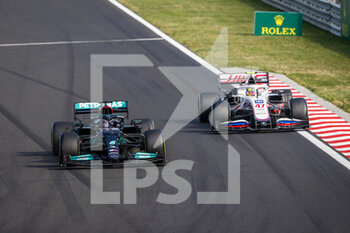 2021-08-01 - 44 HAMILTON Lewis (gbr), Mercedes AMG F1 GP W12 E Performance, 47 SCHUMACHER Mick (ger), Haas F1 Team VF-21 Ferrari, action during the Formula 1 Magyar Nagydij 2021, Hungarian Grand Prix, 11th round of the 2021 FIA Formula One World Championship from July 30 to August 1, 2021 on the Hungaroring, in Mogyorod, near Budapest, Hungary - Photo Antonin Vincent / DPPI - FORMULA 1 MAGYAR NAGYDIJ 2021, HUNGARIAN GRAND PRIX - FORMULA 1 - MOTORS