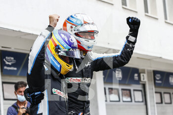 2021-08-01 - OCON Esteban (fra), Alpine F1 A521, portrait celebrating his victory with ALONSO Fernando (spa), Alpine F1 A521, portrait during the Formula 1 Magyar Nagydij 2021, Hungarian Grand Prix, 11th round of the 2021 FIA Formula One World Championship from July 30 to August 1, 2021 on the Hungaroring, in Mogyorod, near Budapest, Hungary - Photo Xavi Bonilla / DPPI - FORMULA 1 MAGYAR NAGYDIJ 2021, HUNGARIAN GRAND PRIX - FORMULA 1 - MOTORS
