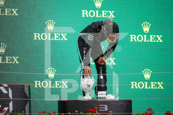 2021-08-01 - Podium, HAMILTON Lewis (gbr), Mercedes AMG F1 GP W12 E Performance, portrait during the Formula 1 Magyar Nagydij 2021, Hungarian Grand Prix, 11th round of the 2021 FIA Formula One World Championship from July 30 to August 1, 2021 on the Hungaroring, in Mogyorod, near Budapest, Hungary - Photo Antonin Vincent / DPPI - FORMULA 1 MAGYAR NAGYDIJ 2021, HUNGARIAN GRAND PRIX - FORMULA 1 - MOTORS
