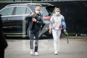2021-08-27 - BOTTAS Valtteri (fin), Mercedes AMG F1 GP W12 E Performance, portrait with his girlfriend CROMWELL Tiffany during the Formula 1 Belgium Grand Prix, 12th round of the 2021 FIA Formula One World Championship from August 27 to 29, 2021 on the Circuit de Spa-Francorchamps, in Stavelot, near Liège, Belgium - Photo Antonin Vincent / DPPI - FORMULA 1 BELGIUM GRAND PRIX, 12TH ROUND OF THE 2021 FIA FORMULA ONE WORLD CHAMPIONSHIP - FORMULA 1 - MOTORS