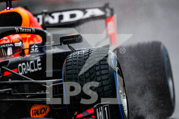 2021-08-27 - VERSTAPPEN Max (ned), Red Bull Racing Honda RB16B, action Pirelli rain tyres during the Formula 1 Belgium Grand Prix, 12th round of the 2021 FIA Formula One World Championship from August 27 to 29, 2021 on the Circuit de Spa-Francorchamps, in Stavelot, near Liège, Belgium - Photo Florent Gooden / DPPI - FORMULA 1 BELGIUM GRAND PRIX, 12TH ROUND OF THE 2021 FIA FORMULA ONE WORLD CHAMPIONSHIP - FORMULA 1 - MOTORS