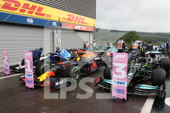 2021-08-28 - parc ferme 33 VERSTAPPEN Max (nld), Red Bull Racing Honda RB16B, 44 HAMILTON Lewis (gbr), Mercedes AMG F1 GP W12 E Performance, 63 RUSSELL George (gbr), Williams Racing F1 FW43B, during the Formula 1 Belgium Grand Prix, 12th round of the 2021 FIA Formula One World Championship from August 27 to 29, 2021 on the Circuit de Spa-Francorchamps, in Stavelot, near Liège, Belgium - Photo DPPI - FORMULA 1 BELGIUM GRAND PRIX, 12TH ROUND OF THE 2021 FIA FORMULA ONE WORLD CHAMPIONSHIP - FORMULA 1 - MOTORS
