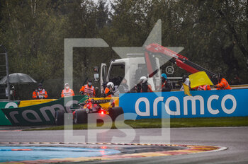 2021-08-29 - PEREZ Sergio (mex), Red Bull Racing Honda RB16B, action crash, accident, during the Formula 1 Belgium Grand Prix, 12th round of the 2021 FIA Formula One World Championship from August 27 to 29, 2021 on the Circuit de Spa-Francorchamps, in Stavelot, near Liège, Belgium - Photo Florent Gooden / DPPI - FORMULA 1 BELGIUM GRAND PRIX, 12TH ROUND OF THE 2021 FIA FORMULA ONE WORLD CHAMPIONSHIP - FORMULA 1 - MOTORS