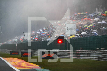 2021-08-29 - Red Flag during the Formula 1 Belgium Grand Prix, 12th round of the 2021 FIA Formula One World Championship from August 27 to 29, 2021 on the Circuit de Spa-Francorchamps, in Stavelot, near Liège, Belgium - Photo Florent Gooden / DPPI - FORMULA 1 BELGIUM GRAND PRIX, 12TH ROUND OF THE 2021 FIA FORMULA ONE WORLD CHAMPIONSHIP - FORMULA 1 - MOTORS