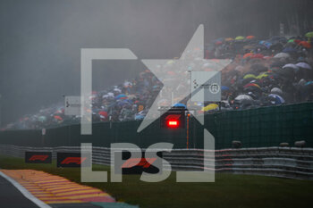2021-08-29 - Red Flag fans atmosphere during the Formula 1 Belgium Grand Prix, 12th round of the 2021 FIA Formula One World Championship from August 27 to 29, 2021 on the Circuit de Spa-Francorchamps, in Stavelot, near Liège, Belgium - Photo Florent Gooden / DPPI - FORMULA 1 BELGIUM GRAND PRIX, 12TH ROUND OF THE 2021 FIA FORMULA ONE WORLD CHAMPIONSHIP - FORMULA 1 - MOTORS