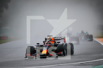 2021-08-29 - VERSTAPPEN Max (ned), Red Bull Racing Honda RB16B, RUSSELL George (gbr), Williams Racing F1 FW43B, HAMILTON Lewis (gbr), Mercedes AMG F1 GP W12 E Performance, action during the Formula 1 Belgium Grand Prix, 12th round of the 2021 FIA Formula One World Championship from August 27 to 29, 2021 on the Circuit de Spa-Francorchamps, in Stavelot, near Liège, Belgium - Photo Florent Gooden / DPPI - FORMULA 1 BELGIUM GRAND PRIX, 12TH ROUND OF THE 2021 FIA FORMULA ONE WORLD CHAMPIONSHIP - FORMULA 1 - MOTORS