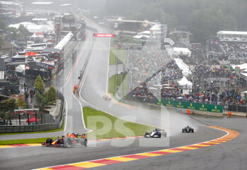 2021-08-29 - VERSTAPPEN Max (ned), Red Bull Racing Honda RB16B, RUSSELL George (gbr), Williams Racing F1 FW43B, HAMILTON Lewis (gbr), Mercedes AMG F1 GP W12 E Performance, action during the Formula 1 Belgium Grand Prix, 12th round of the 2021 FIA Formula One World Championship from August 27 to 29, 2021 on the Circuit de Spa-Francorchamps, in Stavelot, near Liège, Belgium - Photo DPPI - FORMULA 1 BELGIUM GRAND PRIX, 12TH ROUND OF THE 2021 FIA FORMULA ONE WORLD CHAMPIONSHIP - FORMULA 1 - MOTORS