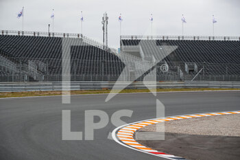2021-09-02 - Track kerb atmosphere during the Formula 1 Heineken Dutch Grand Prix 2021, 13th round of the 2021 FIA Formula One World Championship from September 3 to 5, 2021 on the Circuit Zandvoort, in Zandvoort, Netherlands - Photo Florent Gooden / DPPI - FORMULA 1 HEINEKEN DUTCH GRAND PRIX 2021, 13TH ROUND OF THE 2021 FIA FORMULA ONE WORLD CHAMPIONSHIP - FORMULA 1 - MOTORS