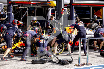 2021-09-02 - Red Bull Racing, ambiance pitstop during the Formula 1 Heineken Dutch Grand Prix 2021, 13th round of the 2021 FIA Formula One World Championship from September 3 to 5, 2021 on the Circuit Zandvoort, in Zandvoort, Netherlands - Photo Florent Gooden / DPPI - FORMULA 1 HEINEKEN DUTCH GRAND PRIX 2021, 13TH ROUND OF THE 2021 FIA FORMULA ONE WORLD CHAMPIONSHIP - FORMULA 1 - MOTORS