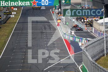 2021-09-03 - Red Flag during the Formula 1 Heineken Dutch Grand Prix 2021, 13th round of the 2021 FIA Formula One World Championship from September 3 to 5, 2021 on the Circuit Zandvoort, in Zandvoort, Netherlands - Photo Florent Gooden / DPPI - FORMULA 1 HEINEKEN DUTCH GRAND PRIX 2021, 13TH ROUND OF THE 2021 FIA FORMULA ONE WORLD CHAMPIONSHIP - FORMULA 1 - MOTORS