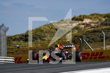 2021-09-03 - 11 PEREZ Sergio (mex), Red Bull Racing Honda RB16B, action during the Formula 1 Heineken Dutch Grand Prix 2021, 13th round of the 2021 FIA Formula One World Championship from September 3 to 5, 2021 on the Circuit Zandvoort, in Zandvoort, Netherlands - FORMULA 1 HEINEKEN DUTCH GRAND PRIX 2021, 13TH ROUND OF THE 2021 FIA FORMULA ONE WORLD CHAMPIONSHIP - FORMULA 1 - MOTORS