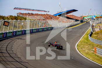 2021-09-03 - VERSTAPPEN Max (ned), Red Bull Racing Honda RB16B, action during the Formula 1 Heineken Dutch Grand Prix 2021, 13th round of the 2021 FIA Formula One World Championship from September 3 to 5, 2021 on the Circuit Zandvoort, in Zandvoort, Netherlands - FORMULA 1 HEINEKEN DUTCH GRAND PRIX 2021, 13TH ROUND OF THE 2021 FIA FORMULA ONE WORLD CHAMPIONSHIP - FORMULA 1 - MOTORS