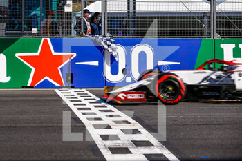 2021-09-03 - Chequered flag during the Formula 1 Heineken Dutch Grand Prix 2021, 13th round of the 2021 FIA Formula One World Championship from September 3 to 5, 2021 on the Circuit Zandvoort, in Zandvoort, Netherlands - FORMULA 1 HEINEKEN DUTCH GRAND PRIX 2021, 13TH ROUND OF THE 2021 FIA FORMULA ONE WORLD CHAMPIONSHIP - FORMULA 1 - MOTORS