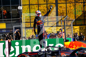 2021-09-03 - VERSTAPPEN Max (ned), Red Bull Racing Honda RB16B, portrait celebration pole position during the Formula 1 Heineken Dutch Grand Prix 2021, 13th round of the 2021 FIA Formula One World Championship from September 3 to 5, 2021 on the Circuit Zandvoort, in Zandvoort, Netherlands - FORMULA 1 HEINEKEN DUTCH GRAND PRIX 2021, 13TH ROUND OF THE 2021 FIA FORMULA ONE WORLD CHAMPIONSHIP - FORMULA 1 - MOTORS