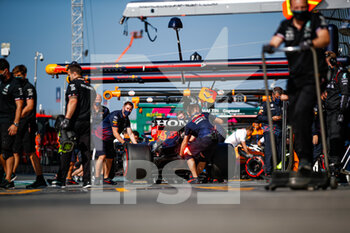 2021-09-04 - Red Bull Racing, ambiance pitlane during the Formula 1 Heineken Dutch Grand Prix 2021, 13th round of the 2021 FIA Formula One World Championship from September 3 to 5, 2021 on the Circuit Zandvoort, in Zandvoort, Netherlands - FORMULA 1 HEINEKEN DUTCH GRAND PRIX 2021, 13TH ROUND OF THE 2021 FIA FORMULA ONE WORLD CHAMPIONSHIP - FORMULA 1 - MOTORS