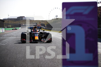 2021-09-04 - VERSTAPPEN Max (ned), Red Bull Racing Honda RB16B, on pole position during the Formula 1 Heineken Dutch Grand Prix 2021, 13th round of the 2021 FIA Formula One World Championship from September 3 to 5, 2021 on the Circuit Zandvoort, in Zandvoort, Netherlands - FORMULA 1 HEINEKEN DUTCH GRAND PRIX 2021, 13TH ROUND OF THE 2021 FIA FORMULA ONE WORLD CHAMPIONSHIP - FORMULA 1 - MOTORS