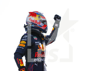 2021-09-04 - VERSTAPPEN Max (ned), Red Bull Racing Honda RB16B, celebrating his pole position during the Formula 1 Heineken Dutch Grand Prix 2021, 13th round of the 2021 FIA Formula One World Championship from September 3 to 5, 2021 on the Circuit Zandvoort, in Zandvoort, Netherlands - FORMULA 1 HEINEKEN DUTCH GRAND PRIX 2021, 13TH ROUND OF THE 2021 FIA FORMULA ONE WORLD CHAMPIONSHIP - FORMULA 1 - MOTORS