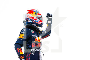 2021-09-04 - VERSTAPPEN Max (ned), Red Bull Racing Honda RB16B, portrait celebrating pole position during the Formula 1 Heineken Dutch Grand Prix 2021, 13th round of the 2021 FIA Formula One World Championship from September 3 to 5, 2021 on the Circuit Zandvoort, in Zandvoort, Netherlands - FORMULA 1 HEINEKEN DUTCH GRAND PRIX 2021, 13TH ROUND OF THE 2021 FIA FORMULA ONE WORLD CHAMPIONSHIP - FORMULA 1 - MOTORS