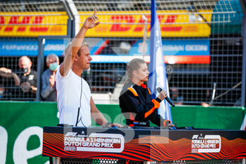 2021-09-05 - DJ Armin Van Buuren and Davina Michelle on the starting grid during the Formula 1 Heineken Dutch Grand Prix 2021, 13th round of the 2021 FIA Formula One World Championship from September 3 to 5, 2021 on the Circuit Zandvoort, in Zandvoort, Netherlands - FORMULA 1 HEINEKEN DUTCH GRAND PRIX 2021, 13TH ROUND OF THE 2021 FIA FORMULA ONE WORLD CHAMPIONSHIP - FORMULA 1 - MOTORS