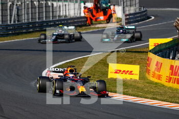 2021-09-05 - VERSTAPPEN Max (ned), Red Bull Racing Honda RB16B, HAMILTON Lewis (gbr), Mercedes AMG F1 GP W12 E Performance, action during the Formula 1 Heineken Dutch Grand Prix 2021, 13th round of the 2021 FIA Formula One World Championship from September 3 to 5, 2021 on the Circuit Zandvoort, in Zandvoort, Netherlands - FORMULA 1 HEINEKEN DUTCH GRAND PRIX 2021, 13TH ROUND OF THE 2021 FIA FORMULA ONE WORLD CHAMPIONSHIP - FORMULA 1 - MOTORS