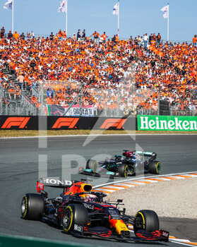 2021-09-05 - 33 VERSTAPPEN Max (nld), Red Bull Racing Honda RB16B, 44 HAMILTON Lewis (gbr), Mercedes AMG F1 GP W12 E Performance, action during the Formula 1 Heineken Dutch Grand Prix 2021, 13th round of the 2021 FIA Formula One World Championship from September 3 to 5, 2021 on the Circuit Zandvoort, in Zandvoort, Netherlands - FORMULA 1 HEINEKEN DUTCH GRAND PRIX 2021, 13TH ROUND OF THE 2021 FIA FORMULA ONE WORLD CHAMPIONSHIP - FORMULA 1 - MOTORS