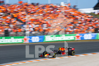 2021-09-05 - 11 PEREZ Sergio (mex), Red Bull Racing Honda RB16B, action during the Formula 1 Heineken Dutch Grand Prix 2021, 13th round of the 2021 FIA Formula One World Championship from September 3 to 5, 2021 on the Circuit Zandvoort, in Zandvoort, Netherlands - FORMULA 1 HEINEKEN DUTCH GRAND PRIX 2021, 13TH ROUND OF THE 2021 FIA FORMULA ONE WORLD CHAMPIONSHIP - FORMULA 1 - MOTORS