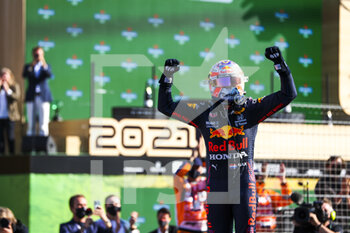 2021-09-05 - VERSTAPPEN Max (ned), Red Bull Racing Honda RB16B, celebrates his win during the Formula 1 Heineken Dutch Grand Prix 2021, 13th round of the 2021 FIA Formula One World Championship from September 3 to 5, 2021 on the Circuit Zandvoort, in Zandvoort, Netherlands - FORMULA 1 HEINEKEN DUTCH GRAND PRIX 2021, 13TH ROUND OF THE 2021 FIA FORMULA ONE WORLD CHAMPIONSHIP - FORMULA 1 - MOTORS