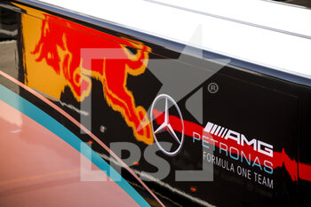 2021-09-09 - Mercedes AMG F1 GP, and Red Bull Racing, logo during the Formula 1 Heineken Gran Premio D?italia 2021, Italian Grand Prix, 14th round of the 2021 FIA Formula One World Championship from September 9 to 12, 2021 on the Autodromo Nazionale di Monza, in Monza, Italy - FORMULA 1 HEINEKEN GRAN PREMIO D'ITALIA 2021, ITALIAN GRAND PRIX, 14TH ROUND OF THE 2021 FIA FORMULA ONE WORLD CHAMPIONSHIP - FORMULA 1 - MOTORS