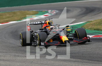 2021-09-10 - 33 VERSTAPPEN Max (nld), Red Bull Racing Honda RB16B, action during the Formula 1 Heineken Gran Premio D'italia 2021, Italian Grand Prix, 14th round of the 2021 FIA Formula One World Championship from September 9 to 12, 2021 on the Autodromo Nazionale di Monza, in Monza, Italy - FORMULA 1 HEINEKEN GRAN PREMIO D'ITALIA 2021, ITALIAN GRAND PRIX, 14TH ROUND OF THE 2021 FIA FORMULA ONE WORLD CHAMPIONSHIP - FORMULA 1 - MOTORS