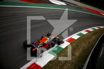 2021-09-10 - 33 VERSTAPPEN Max (nld), Red Bull Racing Honda RB16B, action during the Formula 1 Heineken Gran Premio D'italia 2021, Italian Grand Prix, 14th round of the 2021 FIA Formula One World Championship from September 9 to 12, 2021 on the Autodromo Nazionale di Monza, in Monza, Italy - FORMULA 1 HEINEKEN GRAN PREMIO D'ITALIA 2021, ITALIAN GRAND PRIX, 14TH ROUND OF THE 2021 FIA FORMULA ONE WORLD CHAMPIONSHIP - FORMULA 1 - MOTORS