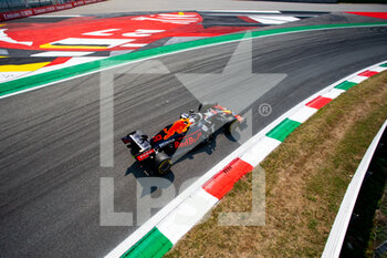 2021-09-11 - 33 VERSTAPPEN Max (nld), Red Bull Racing Honda RB16B, action during the Formula 1 Heineken Gran Premio D'italia 2021, Italian Grand Prix, 14th round of the 2021 FIA Formula One World Championship from September 9 to 12, 2021 on the Autodromo Nazionale di Monza, in Monza, Italy - FORMULA 1 HEINEKEN GRAN PREMIO D'ITALIA 2021, ITALIAN GRAND PRIX, 14TH ROUND OF THE 2021 FIA FORMULA ONE WORLD CHAMPIONSHIP - FORMULA 1 - MOTORS