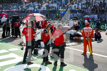 2021-09-11 - Alfa Romeo Racing ORLEN Team, ambiance on the grid, sprint race during the Formula 1 Heineken Gran Premio D'italia 2021, Italian Grand Prix, 14th round of the 2021 FIA Formula One World Championship from September 9 to 12, 2021 on the Autodromo Nazionale di Monza, in Monza, Italy - FORMULA 1 HEINEKEN GRAN PREMIO D'ITALIA 2021, ITALIAN GRAND PRIX, 14TH ROUND OF THE 2021 FIA FORMULA ONE WORLD CHAMPIONSHIP - FORMULA 1 - MOTORS